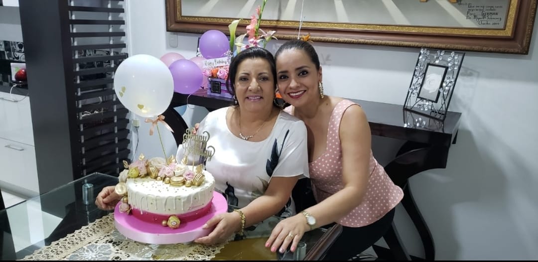 Ana Lucia, le celebró su día a su progenitora Ana Ligia Burbano.
